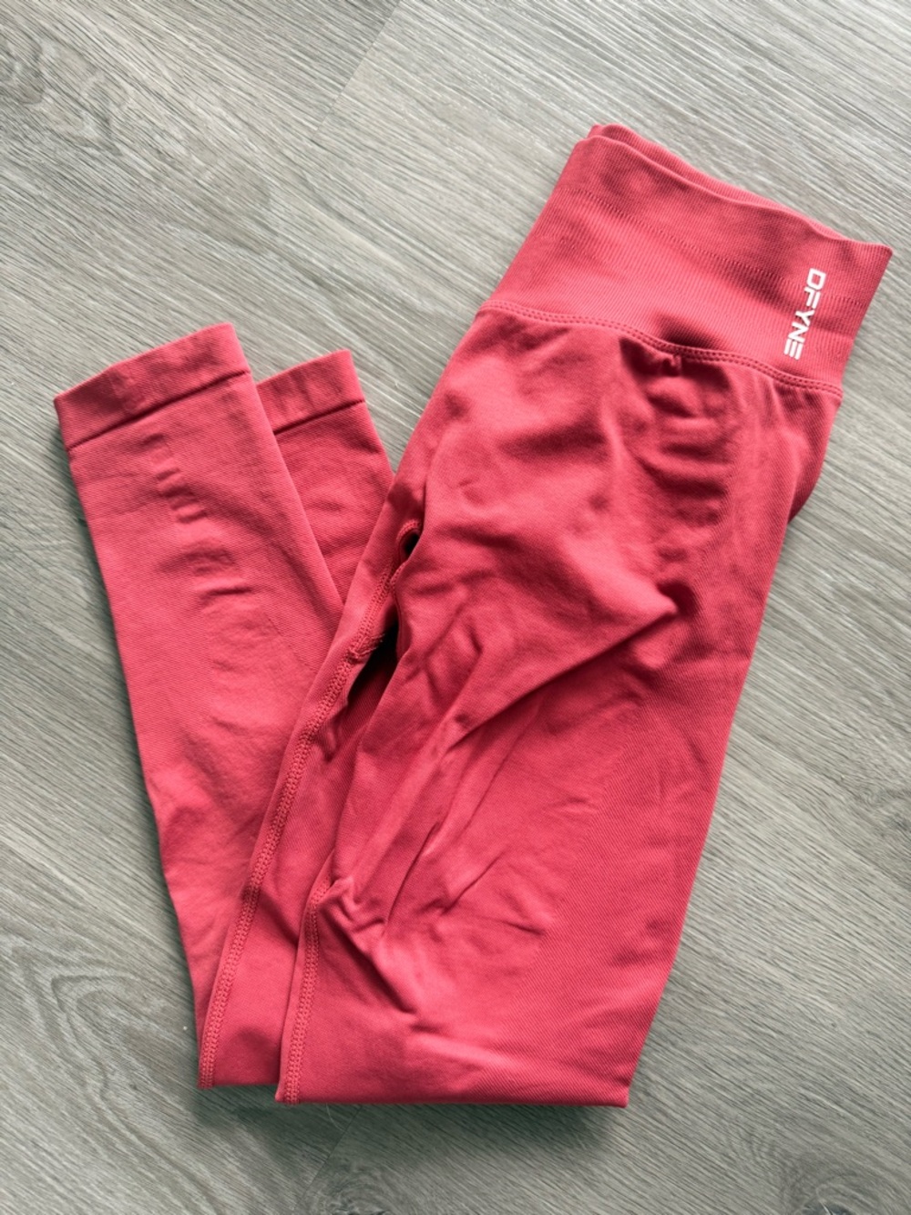 BNWOT Dfyne impact leggings size small
